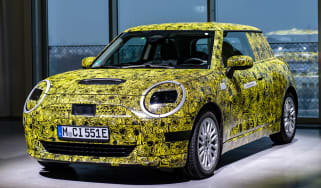 2024 MINI Cooper E - front 2