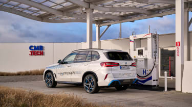 BMW iX5 Hydrogen filling station
