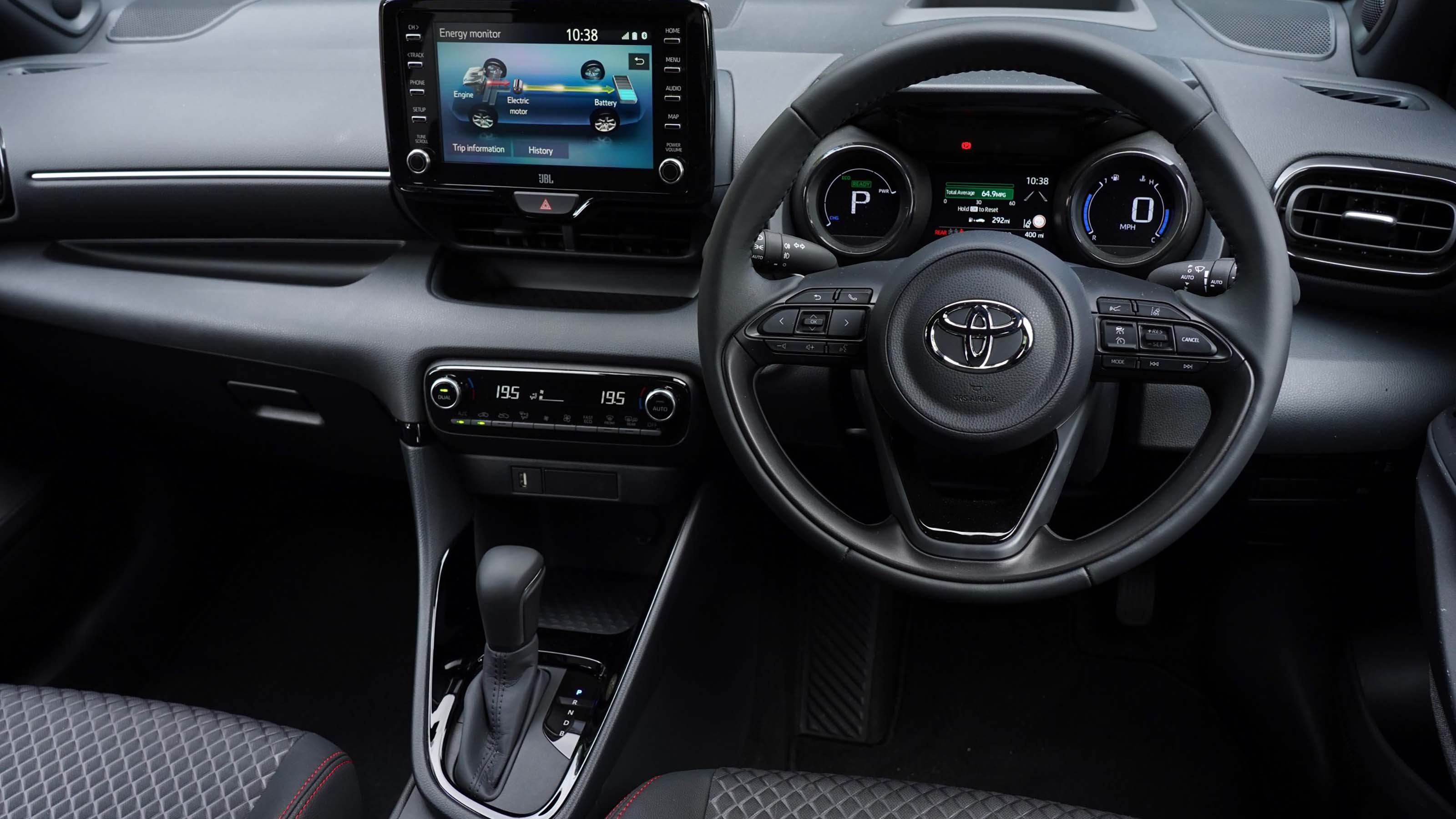 Shetland Middelen protest Toyota Yaris Hybrid interior, dashboard & comfort | DrivingElectric