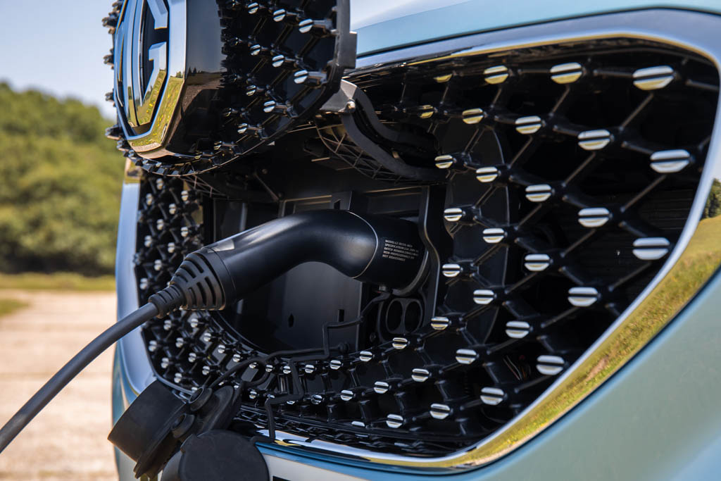 mg-zs-ev-range-battery-charging-drivingelectric