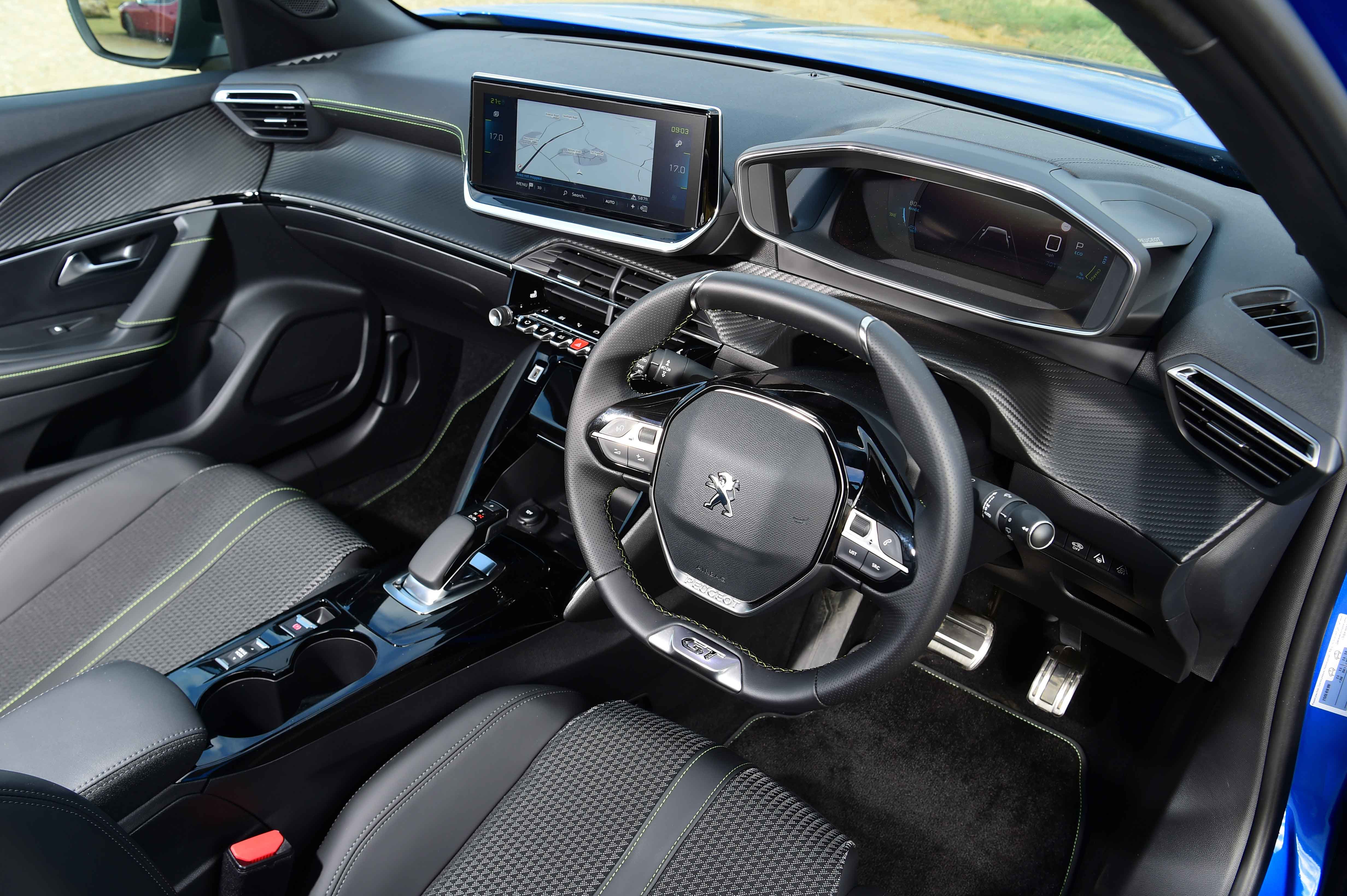 Peugeot e 2008 interior amp comfort DrivingElectric