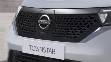 Nissan Townstar - grille