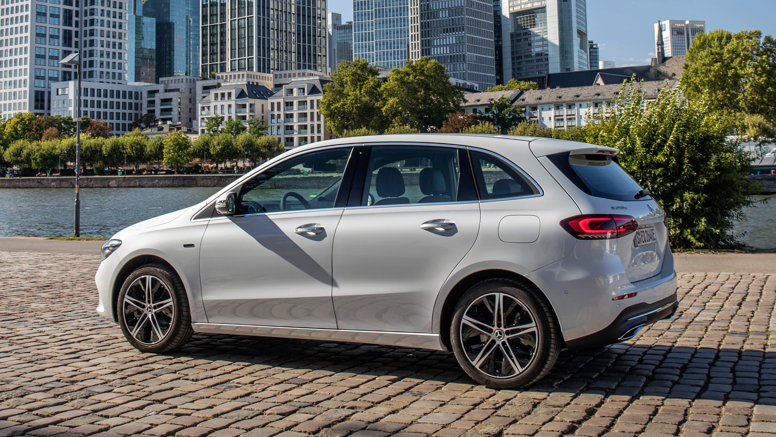 Mercedes B-Class Hybrid Review Pictures | DrivingElectric