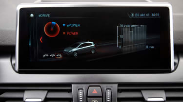 BMW 225xe screen